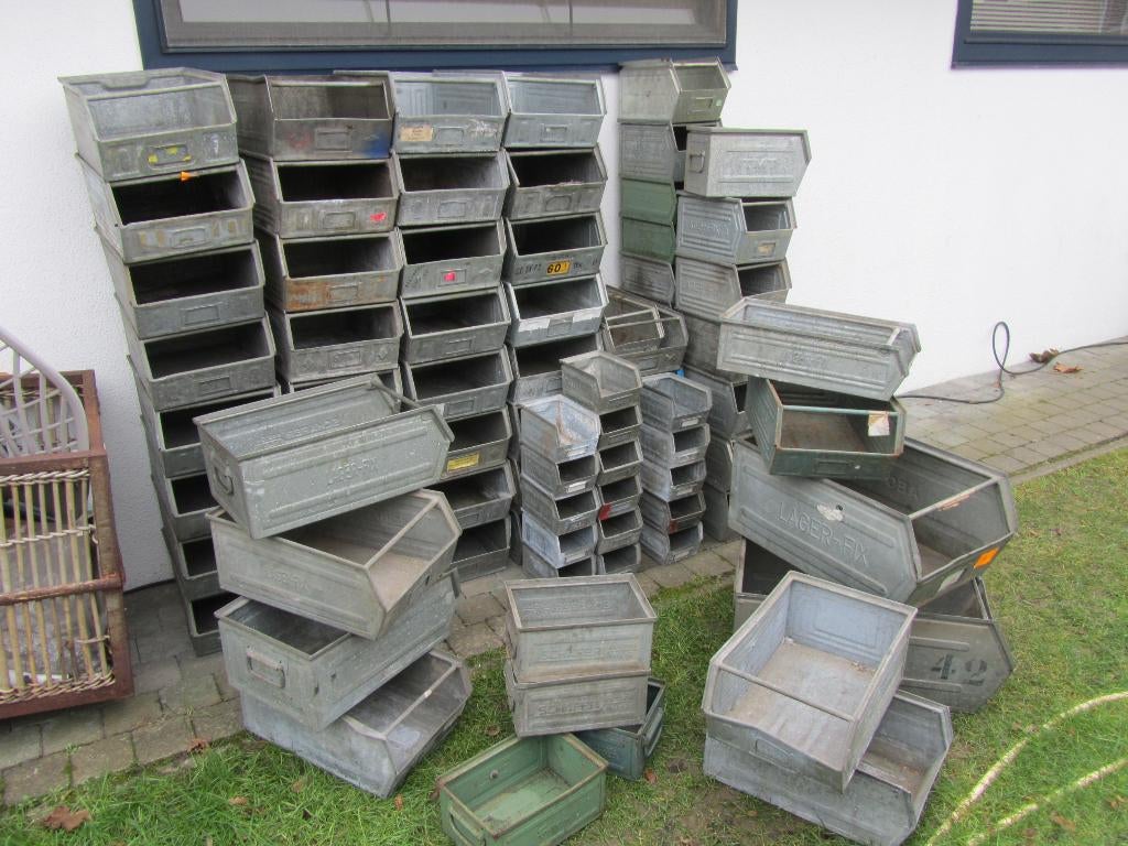 Oude industriële metalen bakken en stapelbakken, Doe-het-zelf en Bouw, Gereedschapskisten, Gebruikt, Ophalen