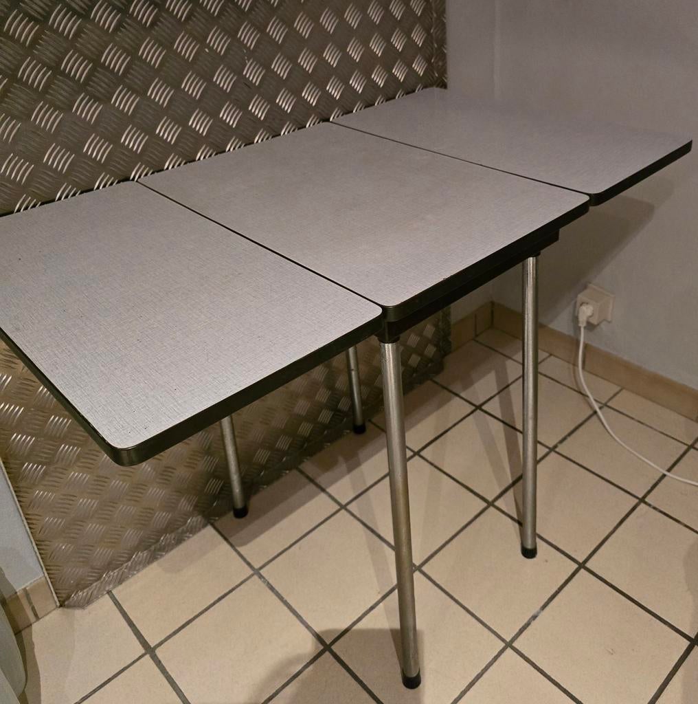 Voor weinig plaats ..vouwtafeltje, Ophalen