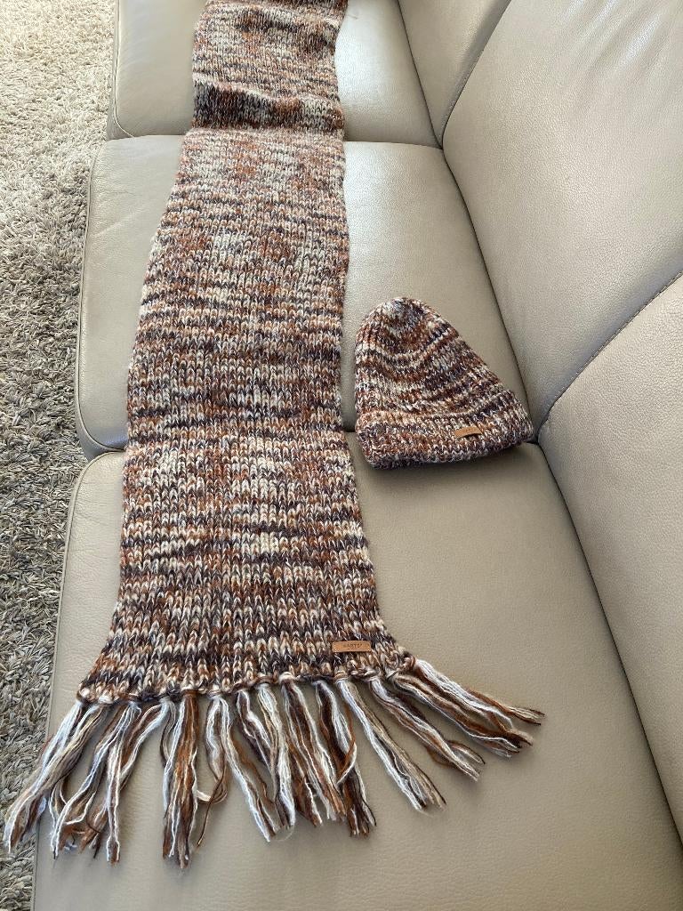 Warme sjaal + muts, merk : Barts, Barts, Ophalen of Verzenden, Zo goed als nieuw, Sjaal