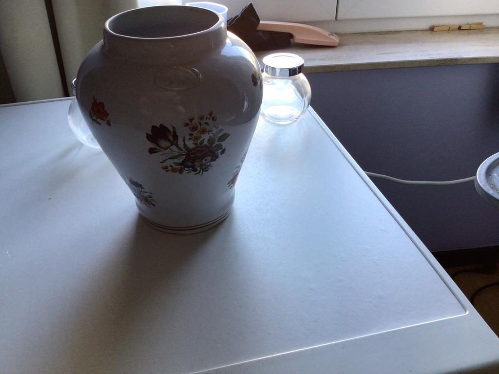 Vase en porcelaine de Bruxelles, Maison & Meubles, Enlèvement, Comme neuf