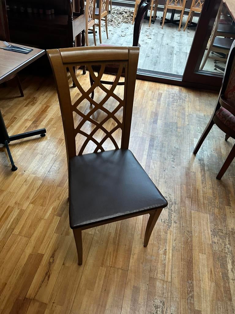 Lot de 44 Chaise en bois et cuire pour restaurant, Enlèvement ou Envoi, Comme neuf, Bois