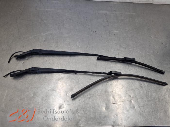 Ruitenwisserarm set van een Opel Combo, Auto-onderdelen, Ruiten en Toebehoren, Gebruikt, -, Opel, - 20
7903AG  Hoogeveen