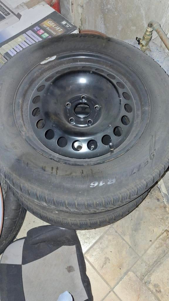 2 Pneu à vendre, Autos : Pièces & Accessoires, Pneus & Jantes, Enlèvement, Pneu(s)