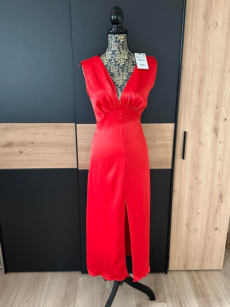 Robe rouge Zara avec étiquette de prix, Vêtements | Femmes, Habits de circonstance, Enlèvement ou Envoi, Neuf, Rouge, Robe de cocktail