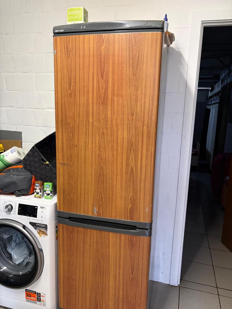 Réfrigérateur BEKO avec congélateur, fonctionne parfaitement, Electroménager, Enlèvement, Utilisé, Avec compartiment congélateur