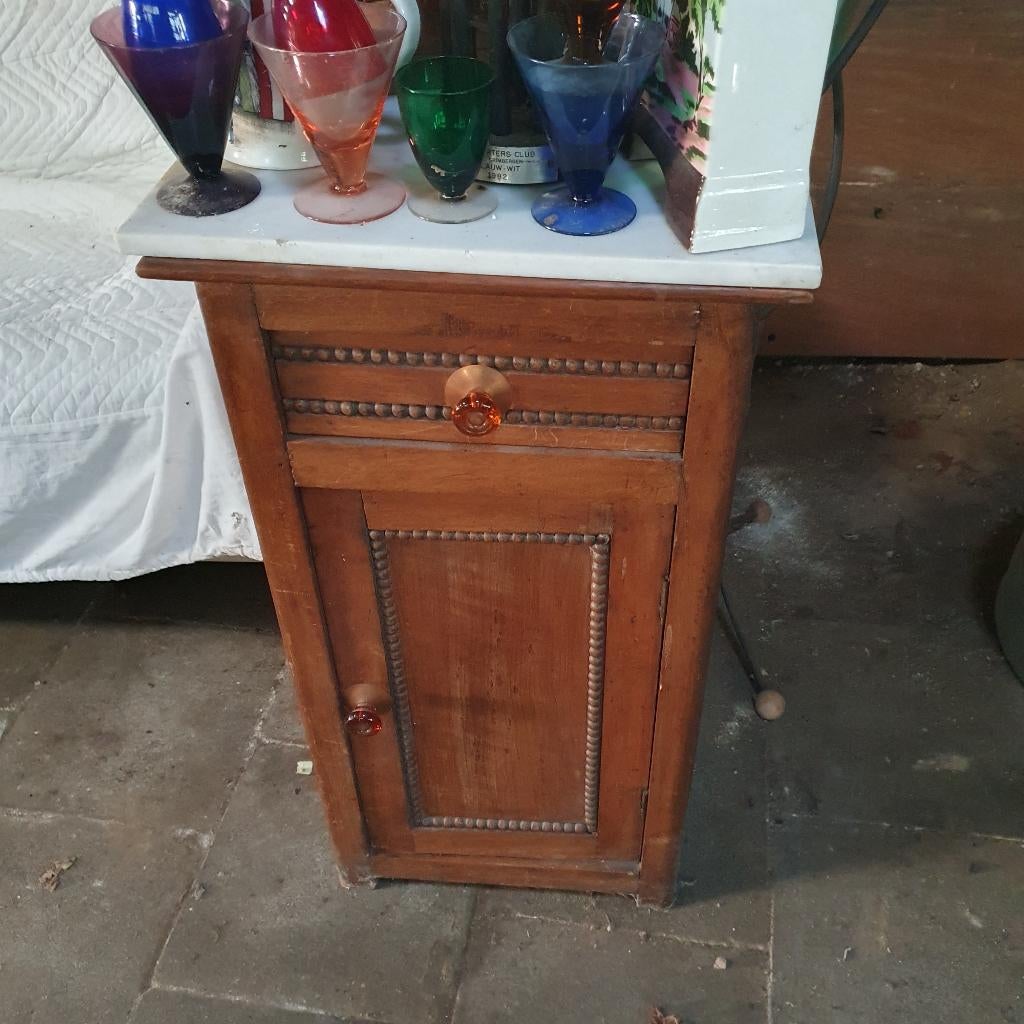 Antieke nachttafel, Ophalen