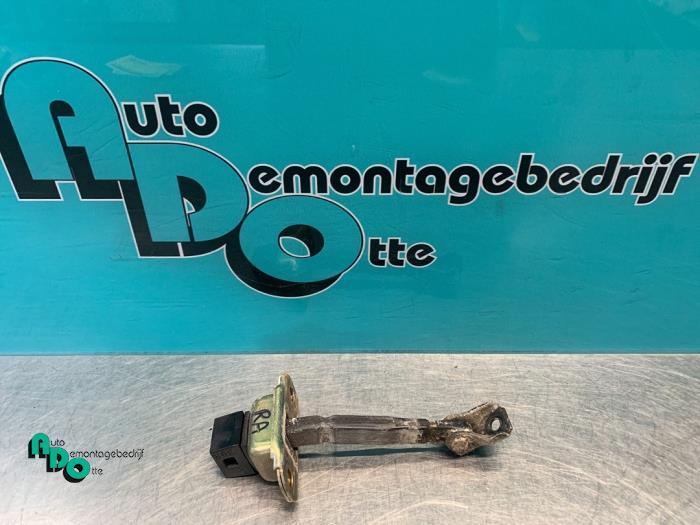 Butée 4portes arrière droite d'un Mitsubishi Lancer (Lance, -, 3 mois de garantie, Utilisé, Mitsubishi