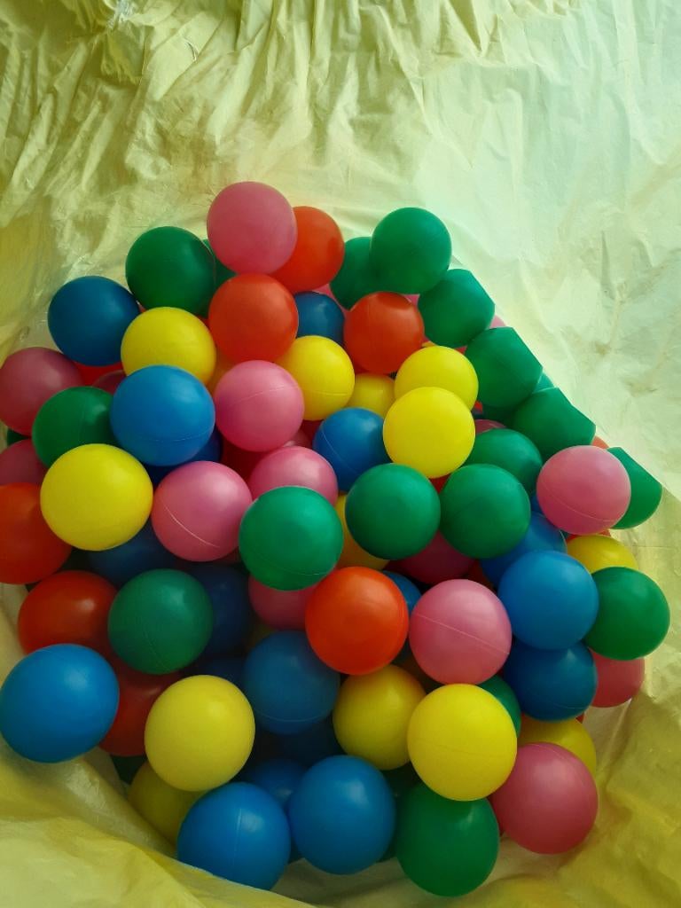 +-200 balles en plastique Voir mes annonces, Enfants & Bébés, Enlèvement, Neuf