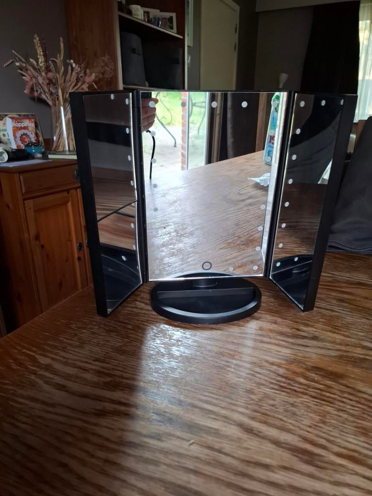 Miroir de maquillage avec lumières, Enlèvement