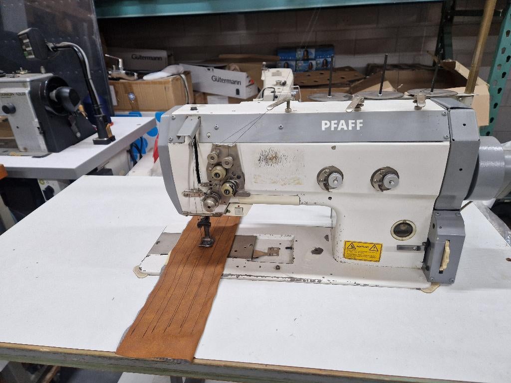 Pfaff 422–2-Naalds Naaimachine–17 mm Naaldafstand–Automaat 2, Hobby en Vrije tijd, Naaimachines en Toebehoren, Ophalen, Naaimachine