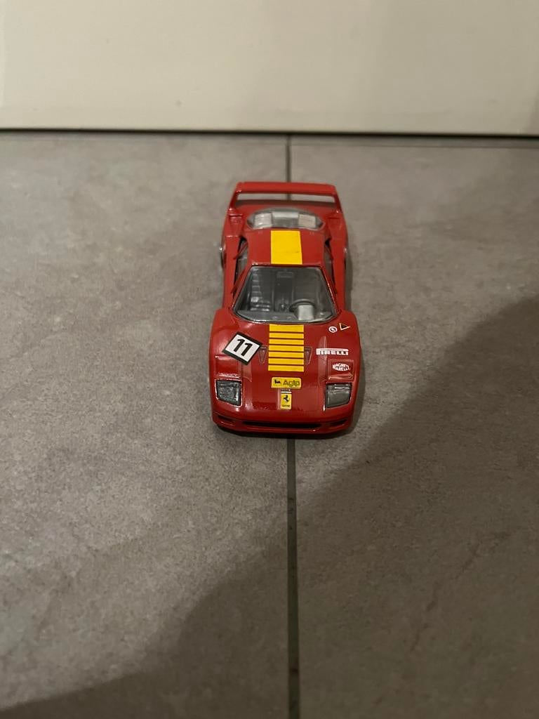 Ferrari F40 rouge à l'échelle 1/43, Collections, Enlèvement ou Envoi, Comme neuf