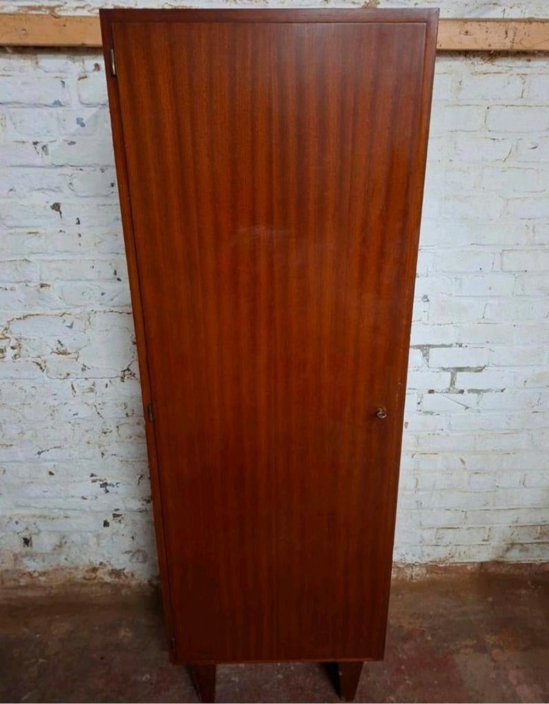 Vintage kledingkast, Ophalen