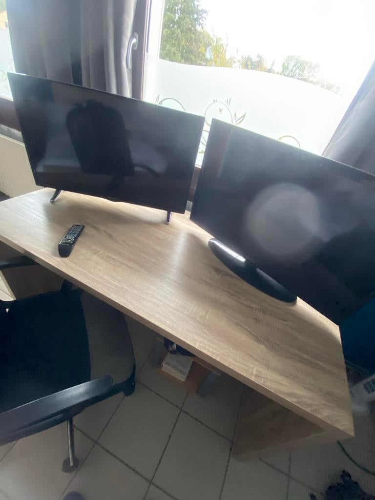 Bureau, Maison & Meubles, Bureaux, Autres marques, Bureau d'écolier, Goulotte de câbles, Enlèvement