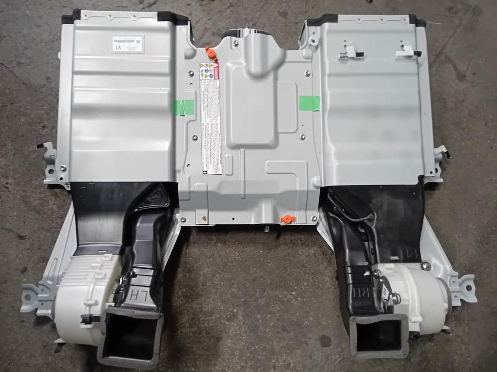 Hybride hoogspannings accu Lexus NX, Onderdelen@venauto.nl, Van der Ven Autorecycling B.V., Gebruikt, Ettenseweg 76, 4706 PB Roosendaal, The Netherlands