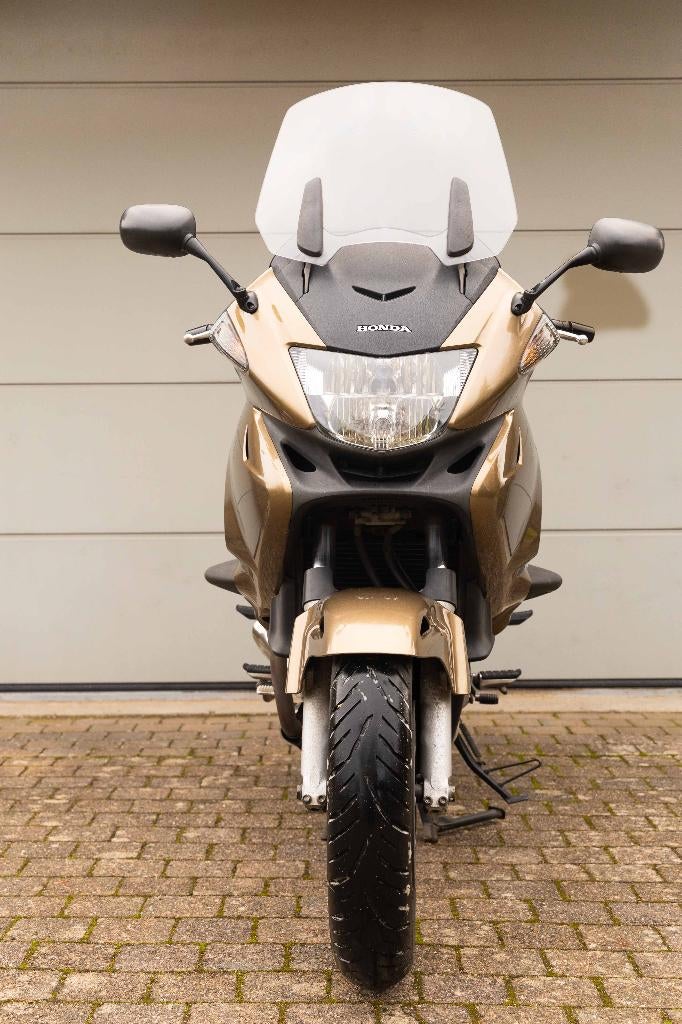 HONDA 700CC deauville met cardan, Ophalen