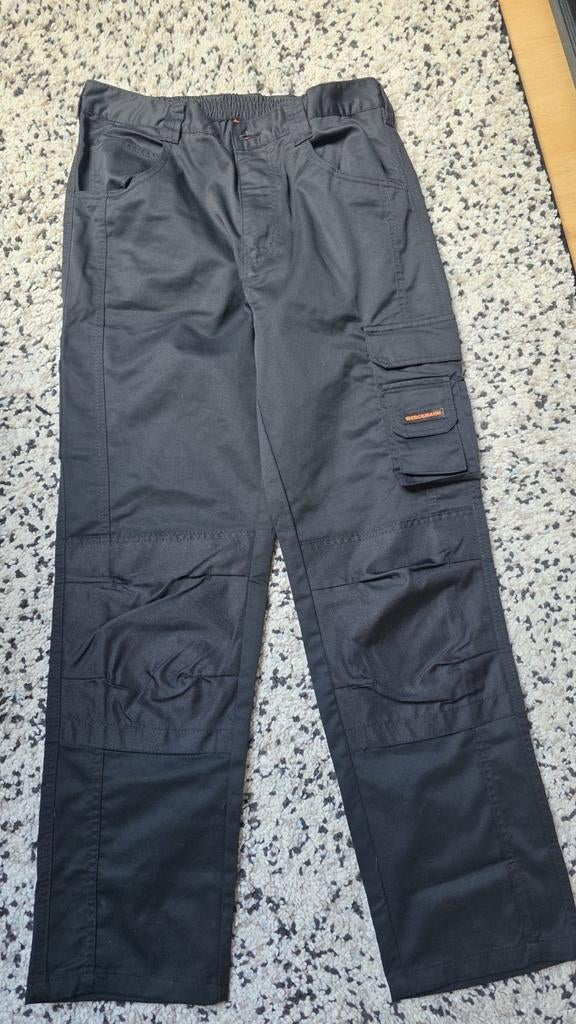 Pantalon de travail neuf, Enlèvement