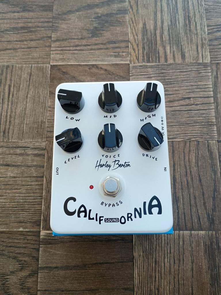 Harley Benton California truetone distortion. Amp in a box., Muziek en Instrumenten, Ophalen of Verzenden