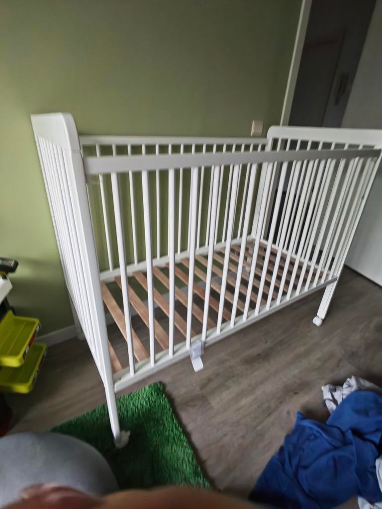 Babybedje op wieltjes, Kinderen en Baby's, Kinderkamer | Bedden, Ophalen, Zo goed als nieuw, Minder dan 140 cm, 70 tot 85 cm