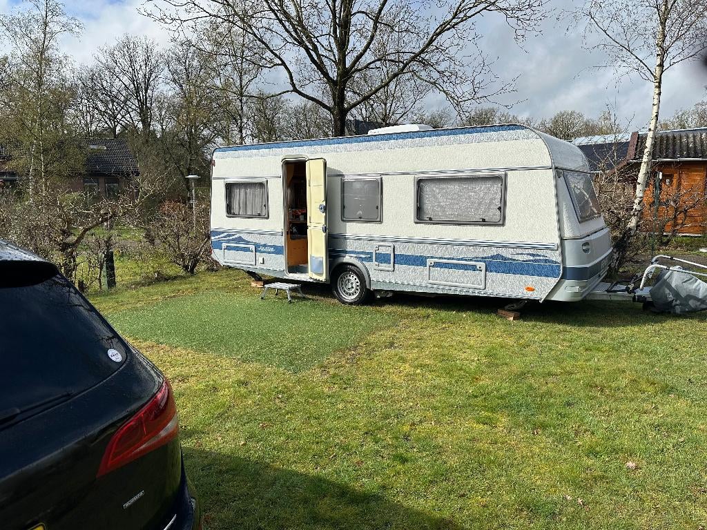 Fendt Platine 560TRF, Caravanes & Camping, Jusqu'à 4, Fendt, 1250 - 1500 kg, Banquette en rond