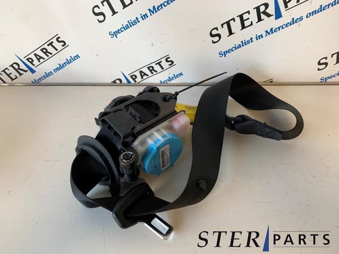 Veiligheidsgordel rechts-voor van een Mercedes B-Klasse, Gebruikt, -, Ophalen of Verzenden, -