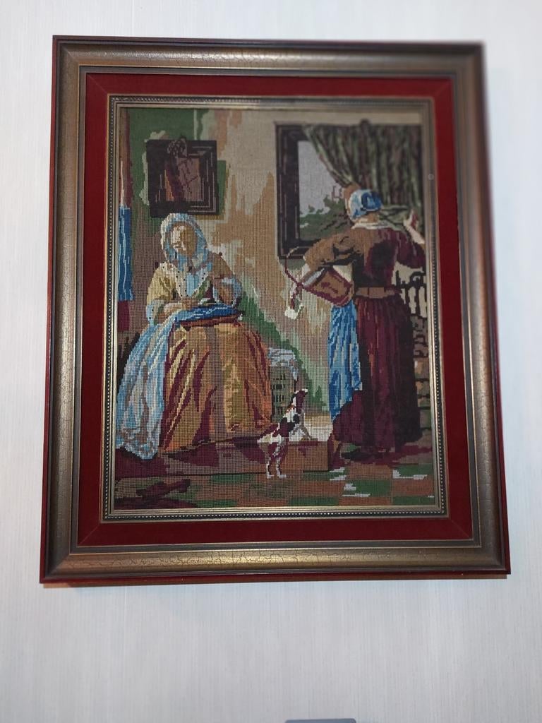 Borduurwerk in kader van 2 dames en hondje, Ophalen