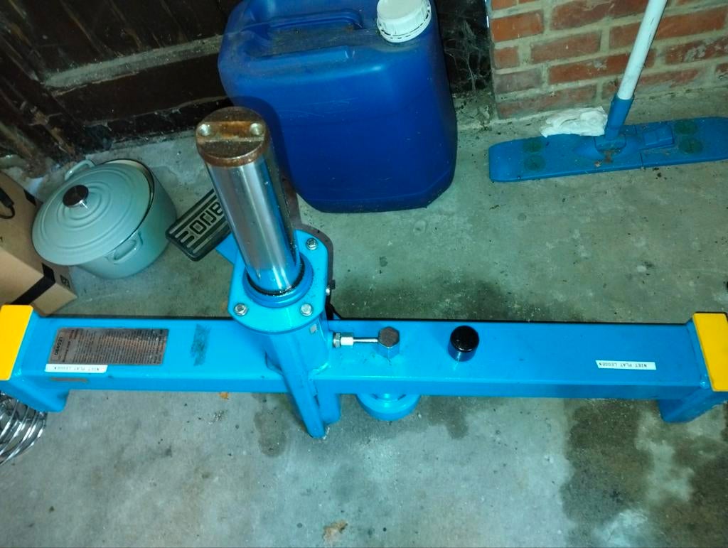 Hydraulische liftcilinder met pedaal, Ophalen
