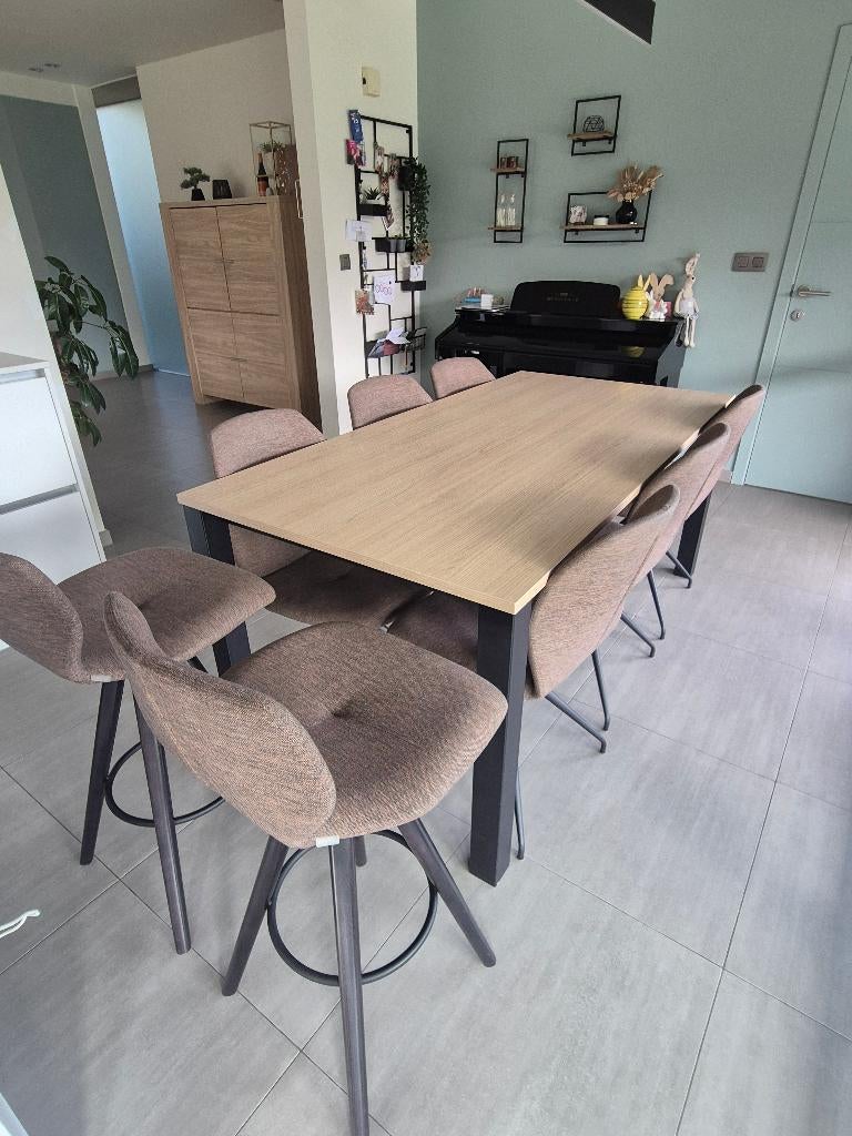 Moderne tafel, 6 stoelen, 2 krukken (hoogwaardig), 150 à 200 cm, Cinq personnes ou plus, Modern, hoogwaardig, Comme neuf