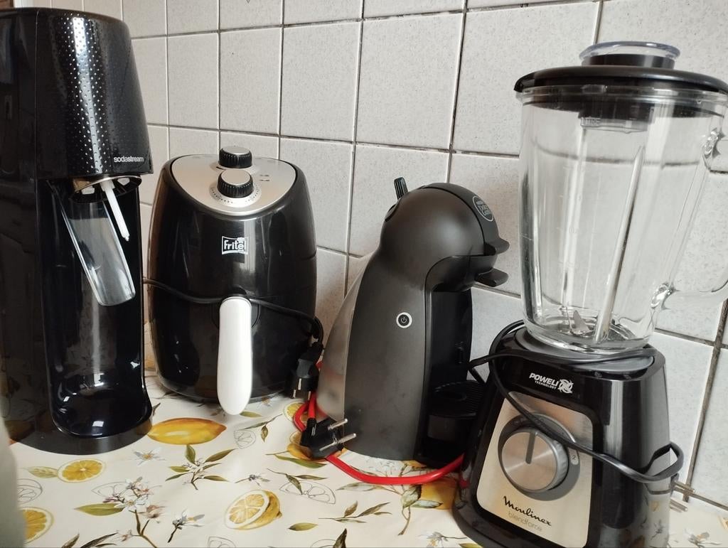 Vier apparaten in één: blender, capsule-koffiezetapparaat,, Elektronische apparatuur, Blenders, Ophalen, Blender