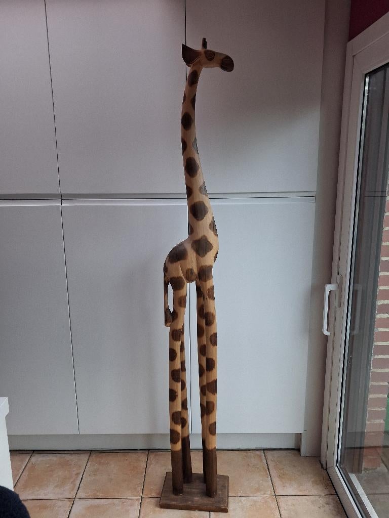 Girafe en bois, Enlèvement