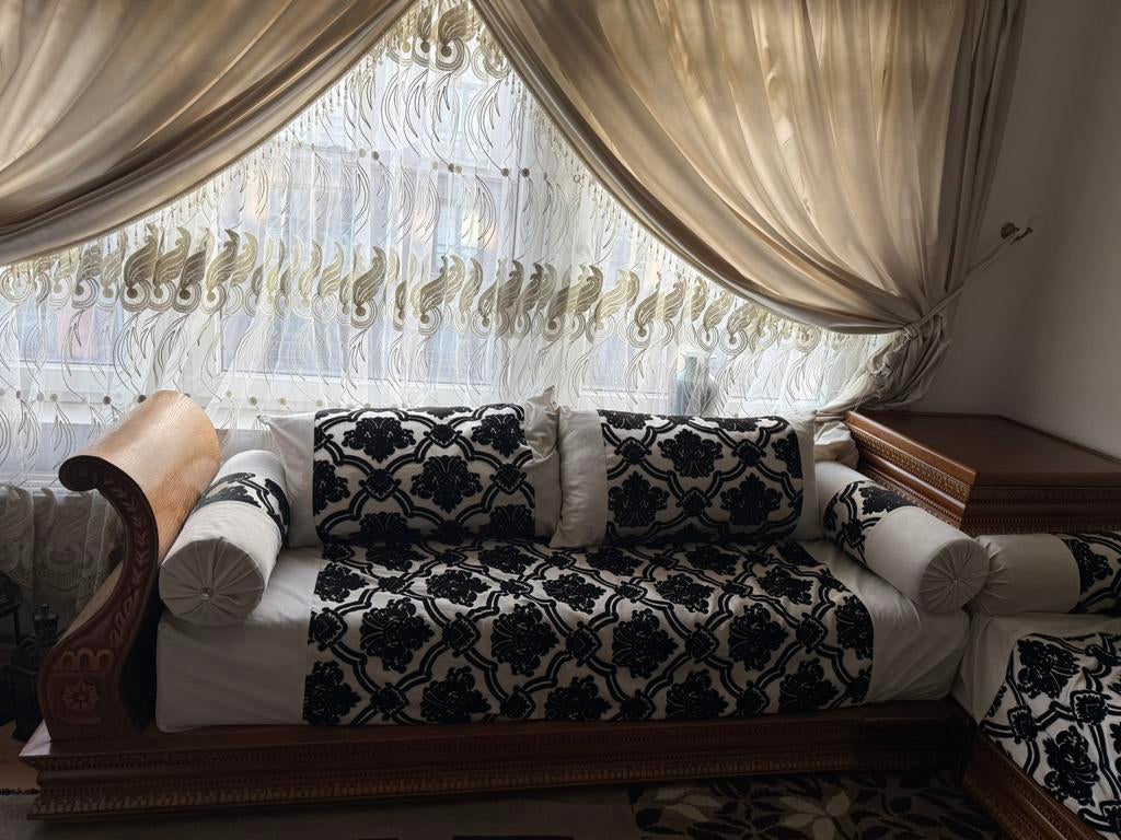 Salon marocain, Enlèvement, Bois