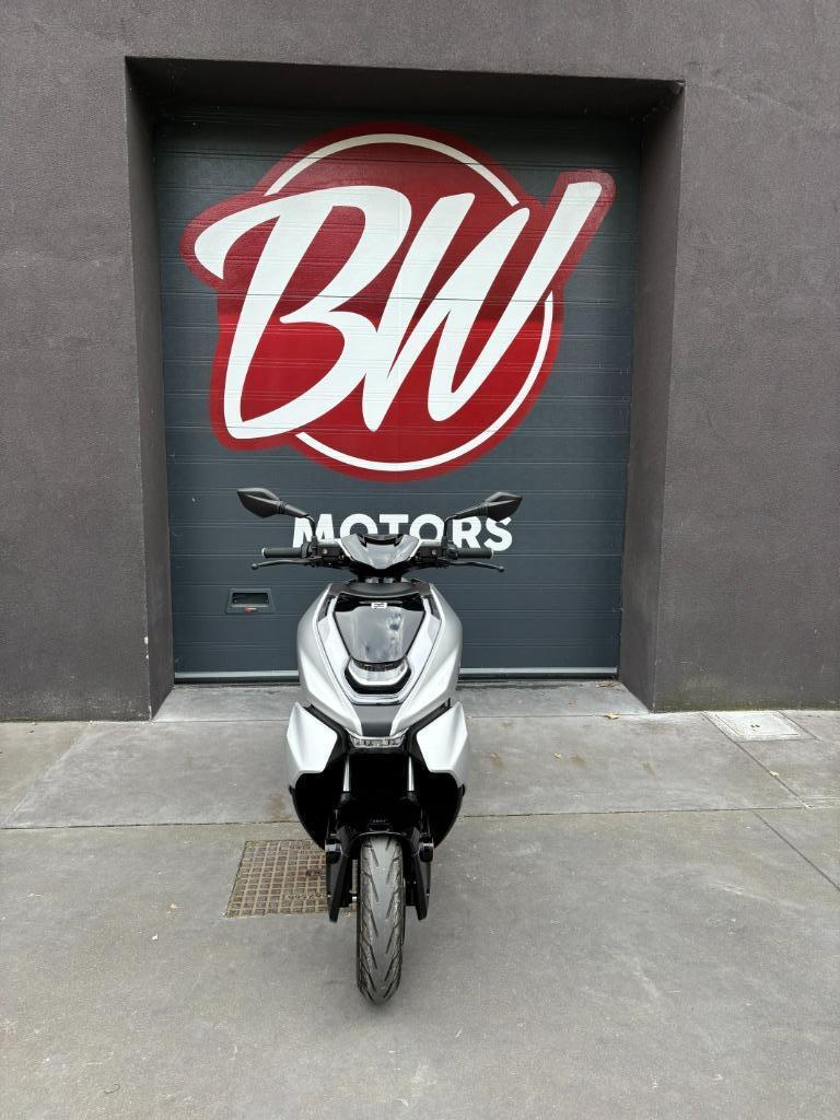 Zeeho AE8 Starship Silver @ BW Motors Mechelen, Motoren, Ophalen, 12 t/m 35 kW