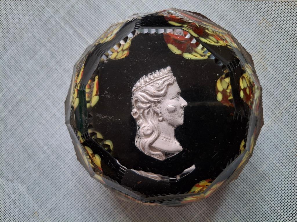 presse - papier Koningin Marie - Henriette, Verzamelen, Verzenden, Zo goed als nieuw, Servies