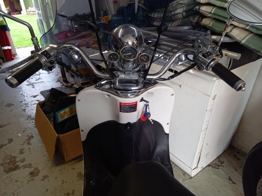 scooter 125 cc, 125 cm³, Comme neuf, Enlèvement, Essence