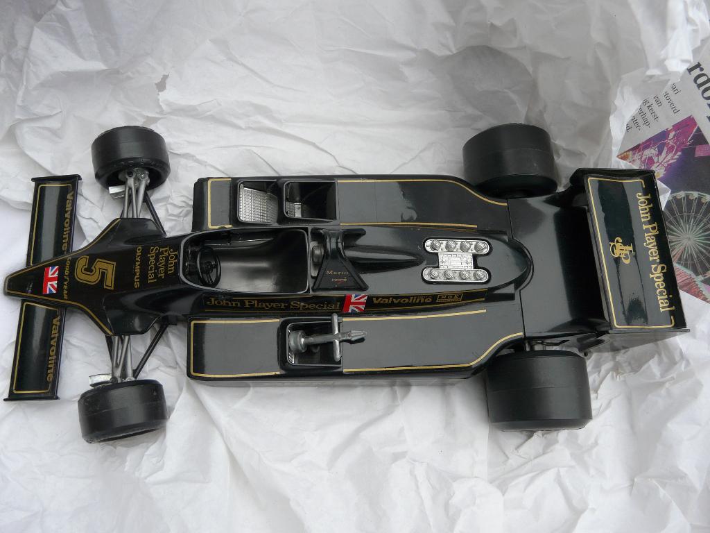 Bburago 2105 1:14  Formule 1 « John Player Special », Hobby & Loisirs créatifs, Voitures miniatures | 1:18, Comme neuf, Voiture