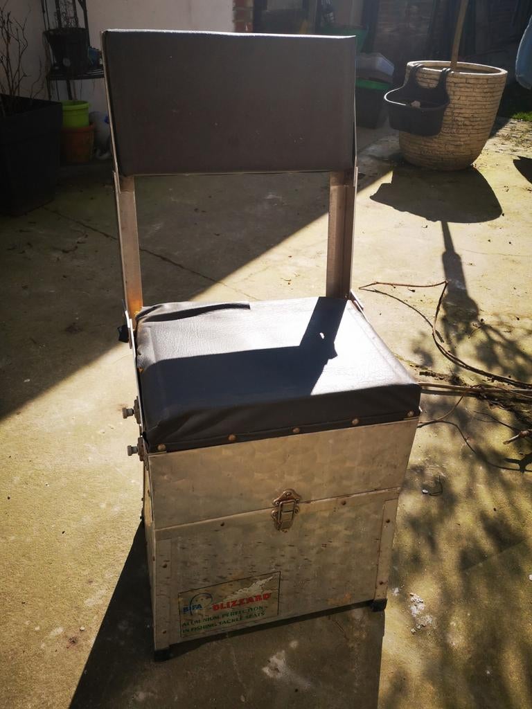 Coffre de pêche en alu + petit coffre en bon état, Enlèvement