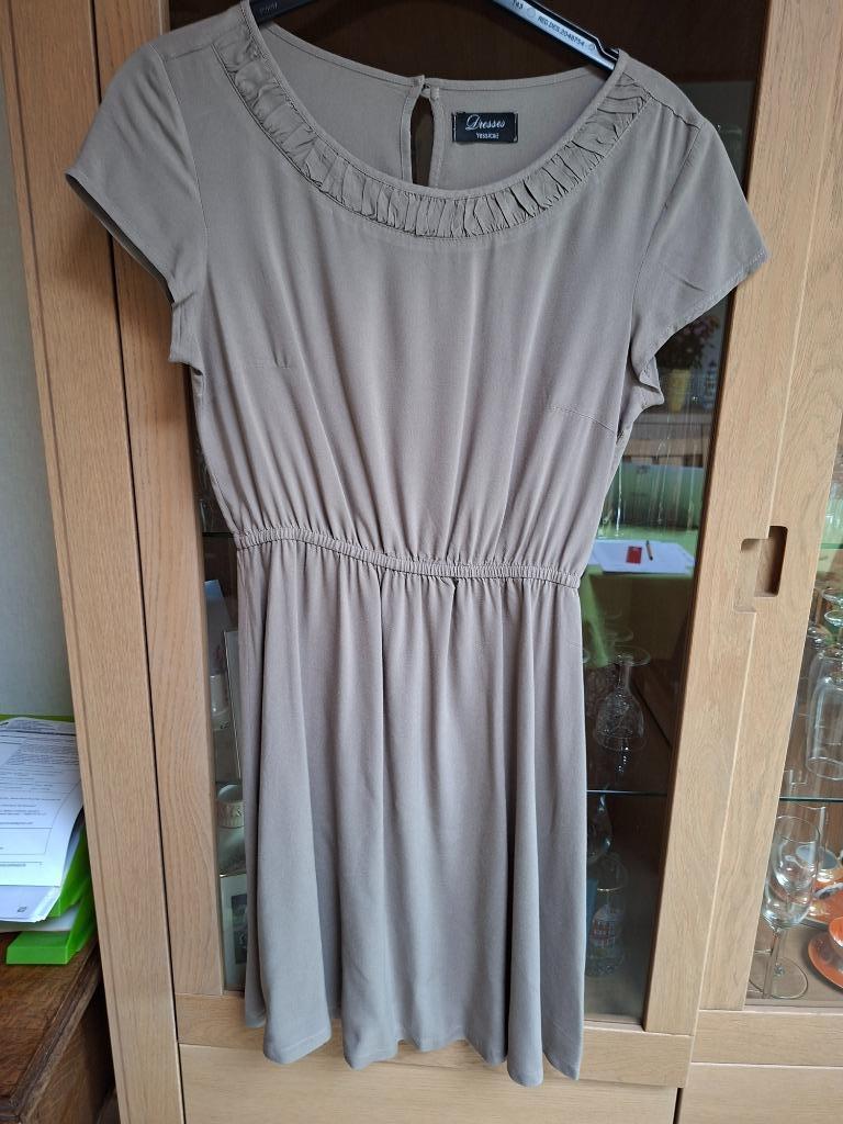 Zomers kleedje in taupe/ bruin-grijze kleur (M 36), Kleding | Dames, Jurken, Gedragen, Maat 36 (S), Overige kleuren, Boven de knie
