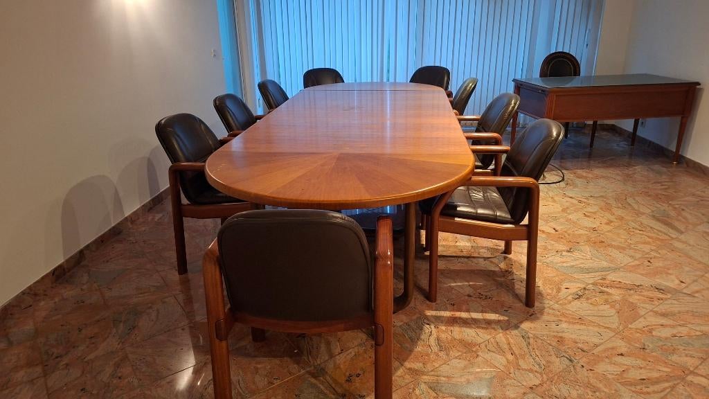 Table de réunions, Antiquités & Art, Enlèvement