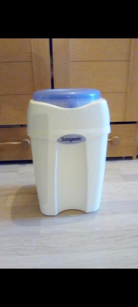 Poubelle Pampers Sangenic