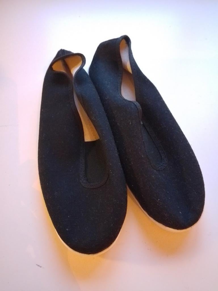 Pantoufles de gym noires, t. 38, Neuf, Enlèvement ou Envoi, Domyos, Chaussures de sports