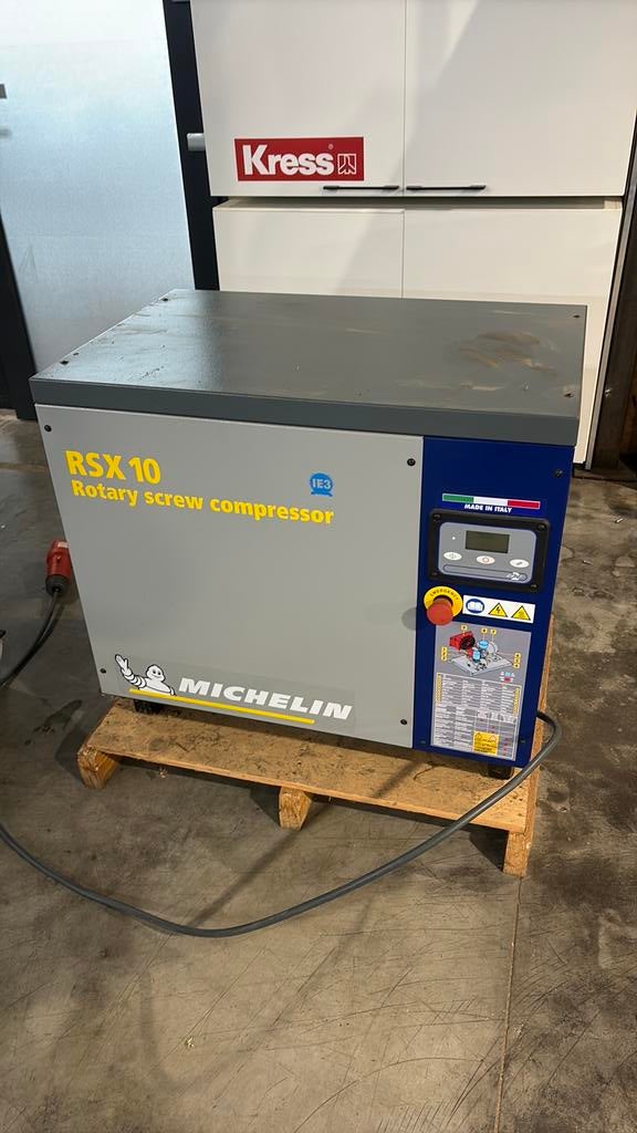 Michelin/Fiac 10cv schroefcompressor 2200€ inclusief BTW, Doe-het-zelf en Bouw, Compressors, Ophalen, Zo goed als nieuw