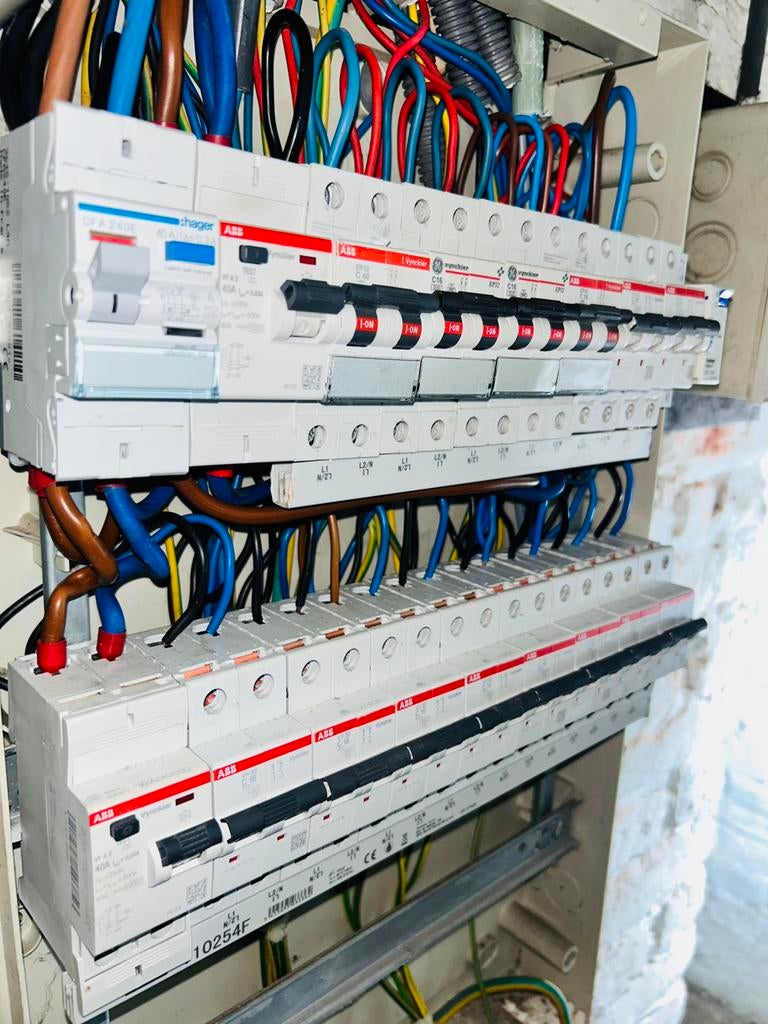 Électricien mise en conformité, Services & Professionnels