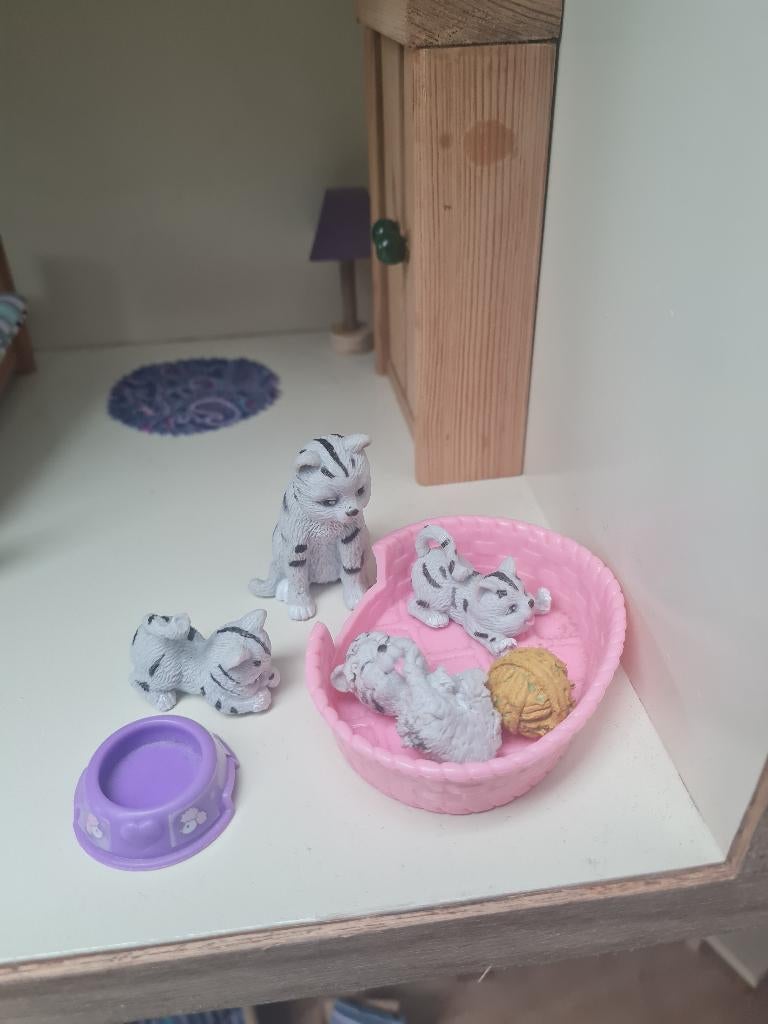 Heel groot poppenhuis / boekenkast, Enfants & Bébés, Jouets | Maisons de poupées, Enlèvement, Maison de poupées