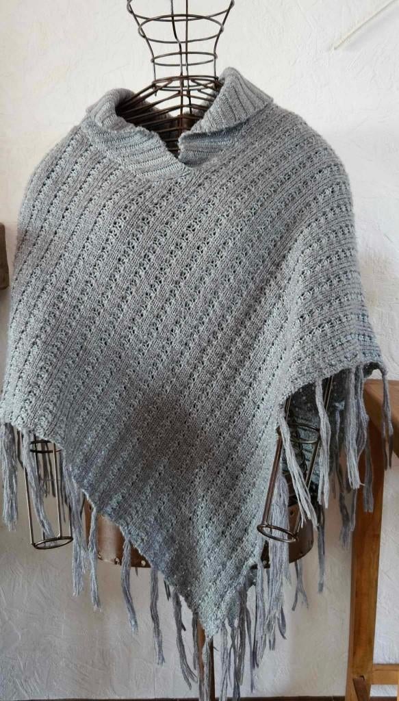 Poncho cape veste gris C&A Yessica taille M, Enlèvement ou Envoi, Porté, Taille 38/40 (M), Gris