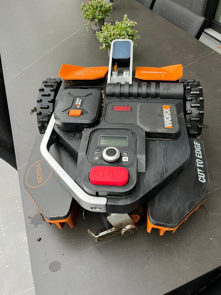Robot tondeuse Worx - Landroid, Jardin & Terrasse, Tondeuses robotisées, Enlèvement, Comme neuf, Contrôlable via l'application