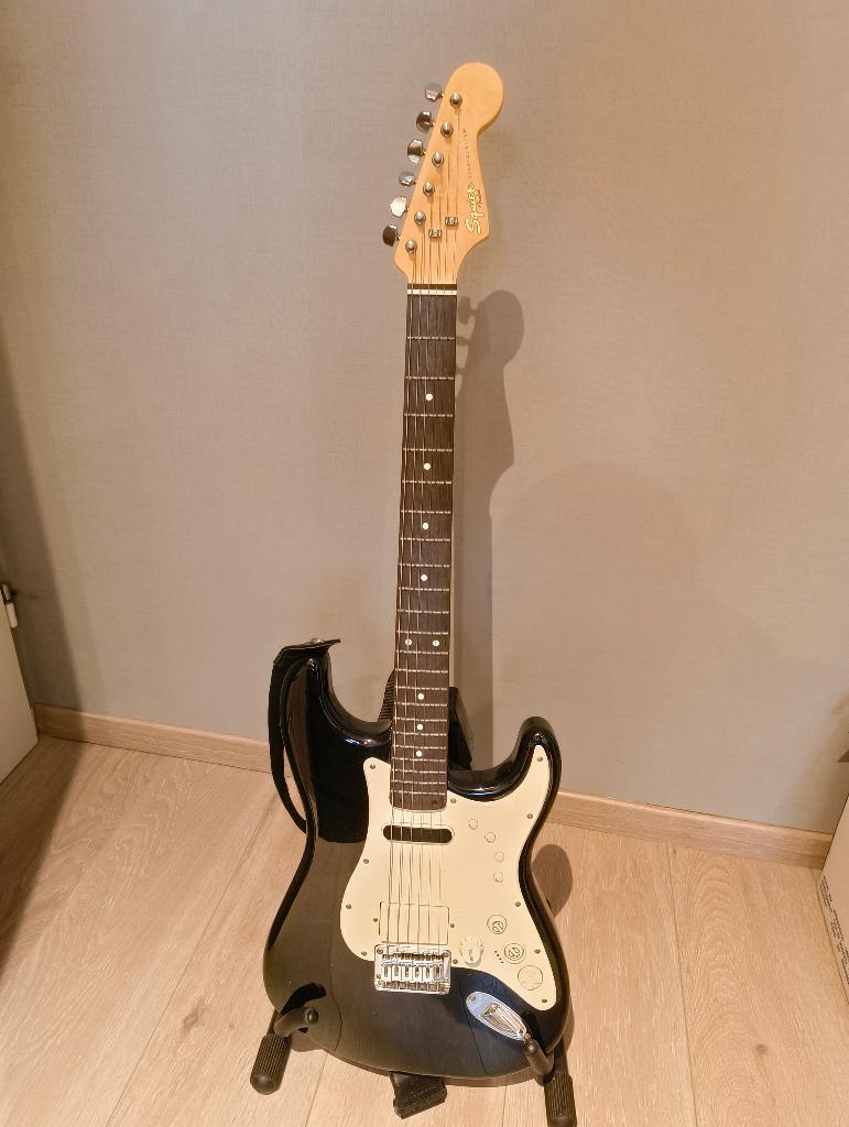 Fender Squier Stratocaster met Midi, Muziek en Instrumenten, Snaarinstrumenten | Gitaren | Elektrisch, Ophalen, Gebruikt, Fender