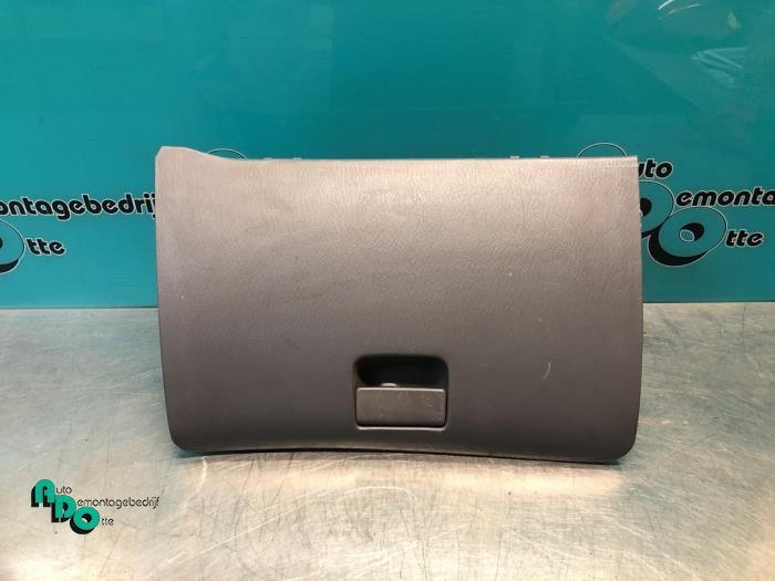 Boîte à gants d'un Hyundai Matrix (Matrix 02-), -, 3 mois de garantie, Utilisé, Hyundai