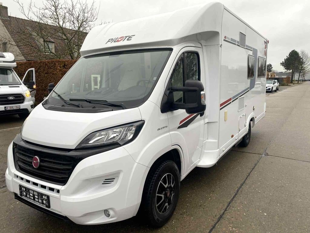 Pilote P696 U Selection Automaat, Caravans en Kamperen, Mobilhomes, Automaat, Ringverwarming, Fiat, Pilote