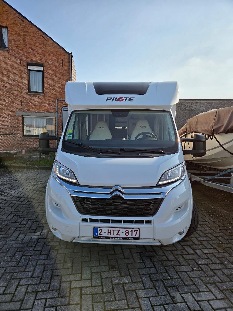 Mobilehome Pilote P696D, Caravans en Kamperen, Mobilhomes, Chemisch toilet, Standaard zit, Ringverwarming, Luifel