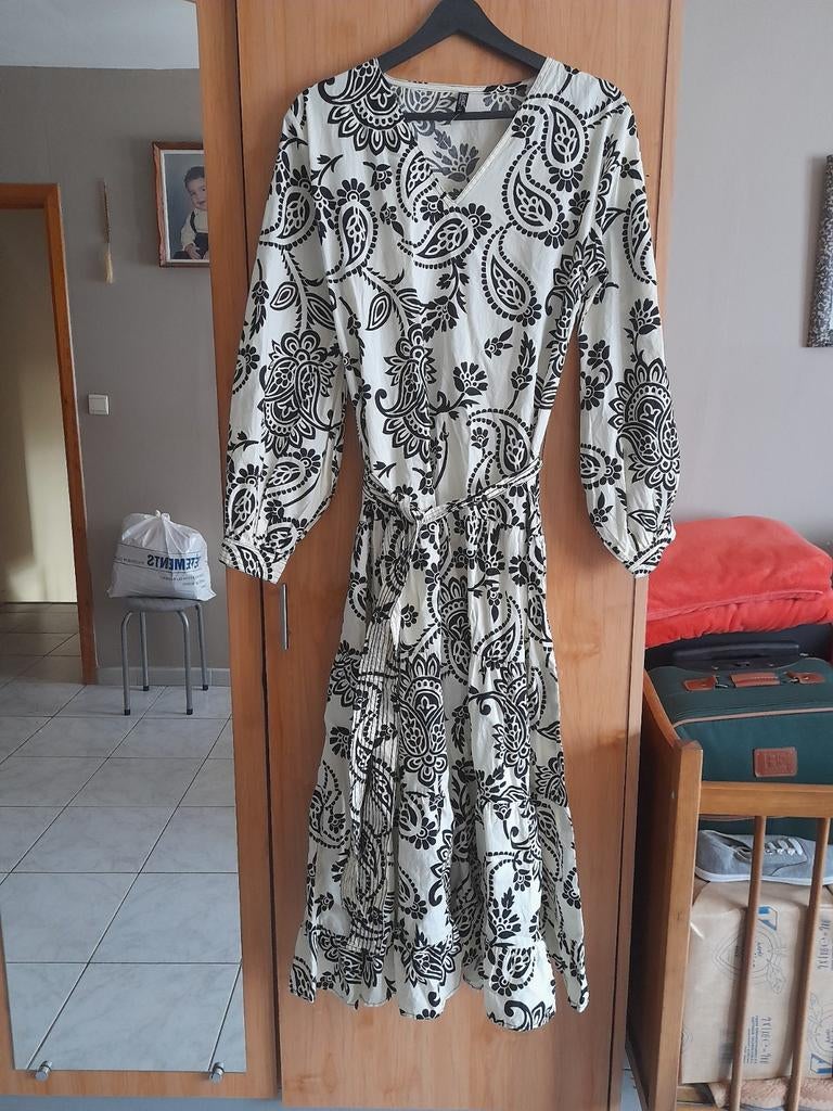 Robe boheme, Enlèvement, Blanc