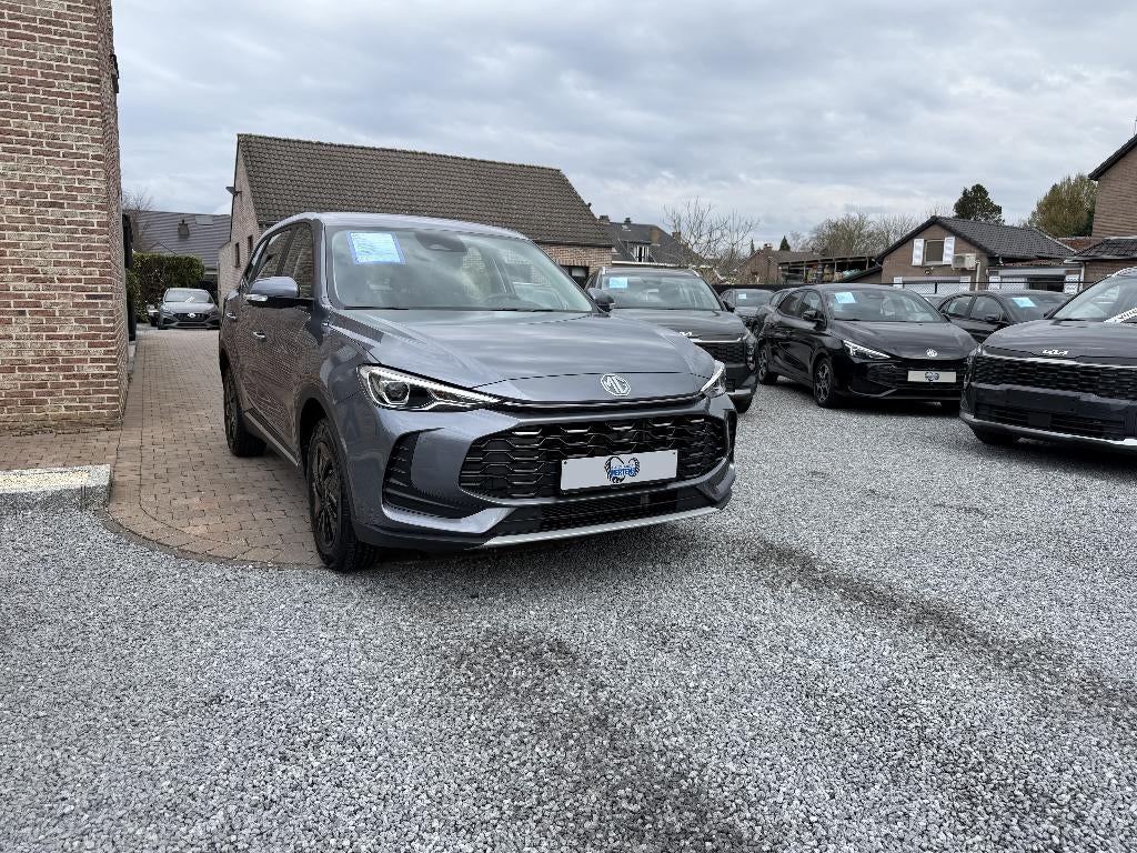 MG ZS 1.5i Comfort 115PK NAV CARPLAY CAM NEW/MODEL 0KM, Autos, MG, Argent ou Gris, Achat, Détection des panneaux routiers, Euro 6